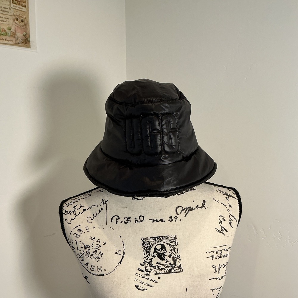 UGG Puffer Bucket Hat Black Quilted Fleece Lined Logo L/XL Winter Streetwear